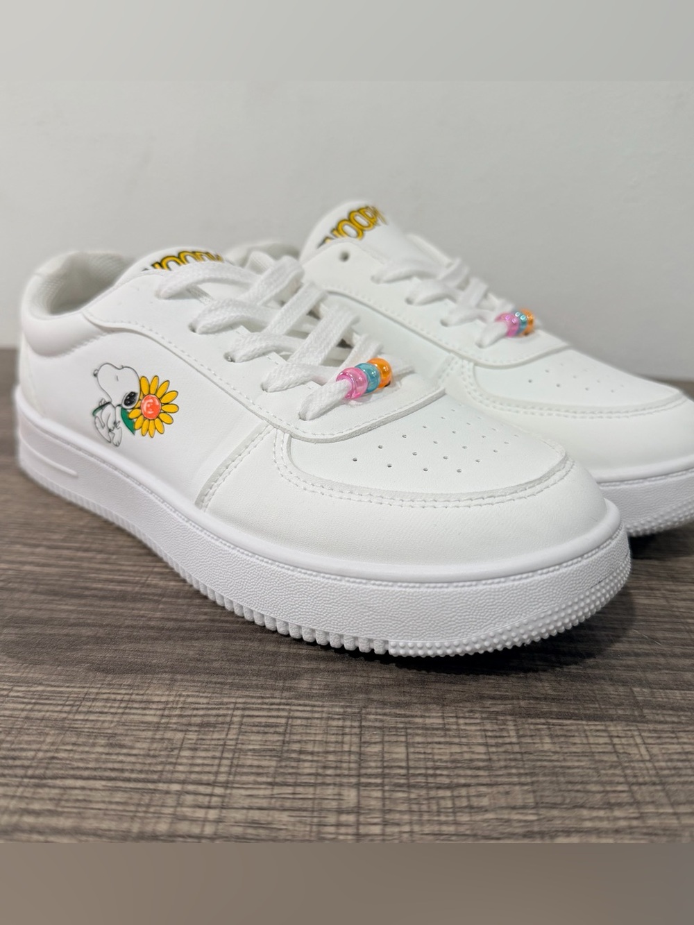 Snoopy Peanuts Girl Kids Low Top Lace-Up Sneakers White/Yellow Size 4